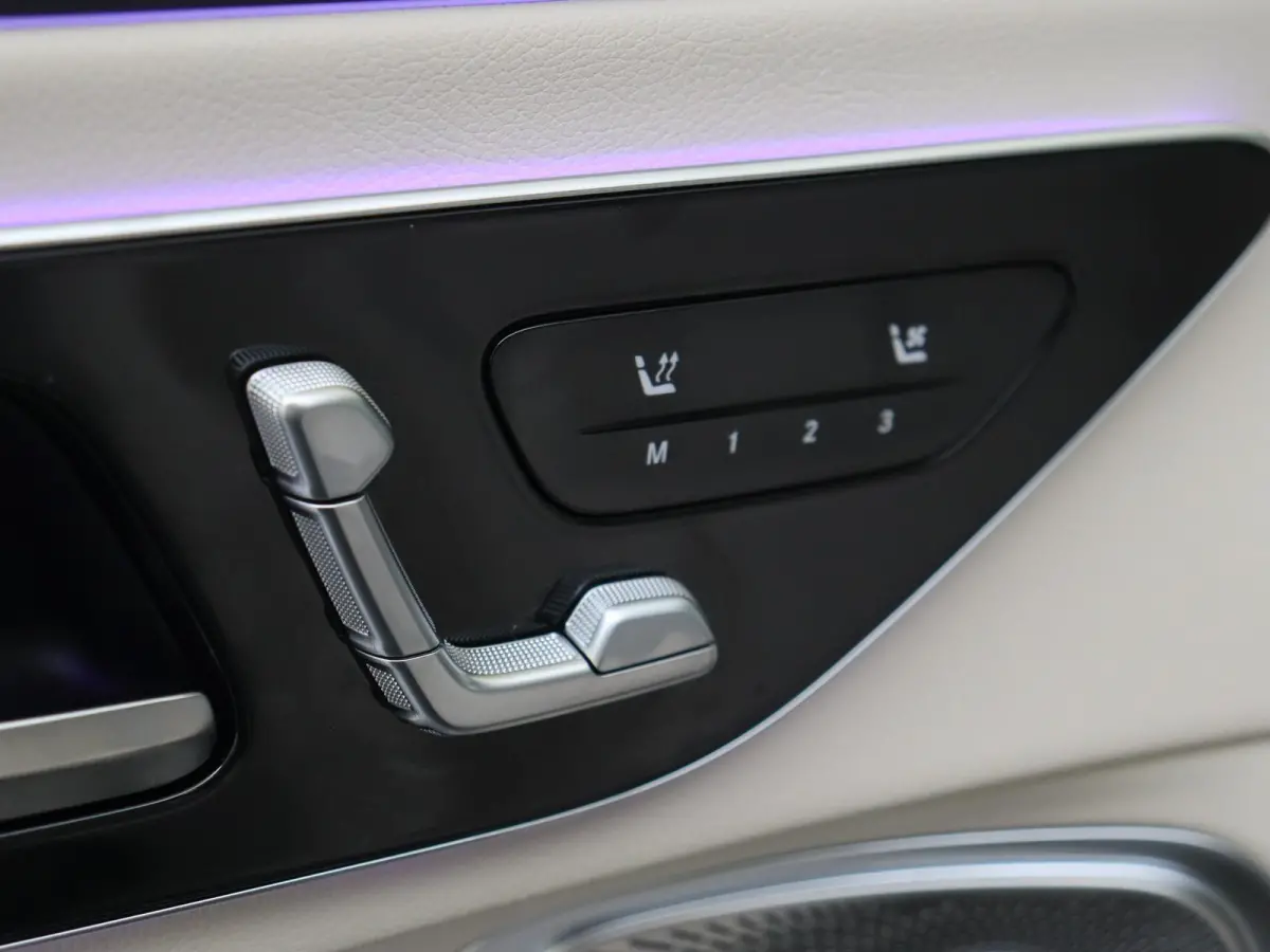 300 e AMG Line / Premium Plus/ Burmester/ Head Up/ Stoelverwarming- & Ventilatie/ Panoramadak/ 19 inch/ Beige interieur