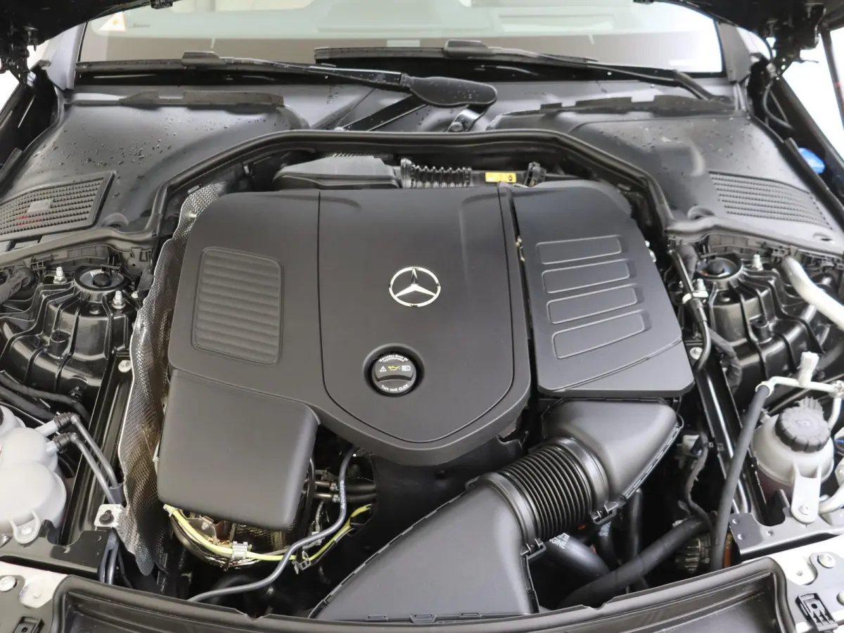 300 e AMG Line / Premium Plus/ Burmester/ Head Up/ Stoelverwarming- & Ventilatie/ Panoramadak/ 19 inch/ Beige interieur