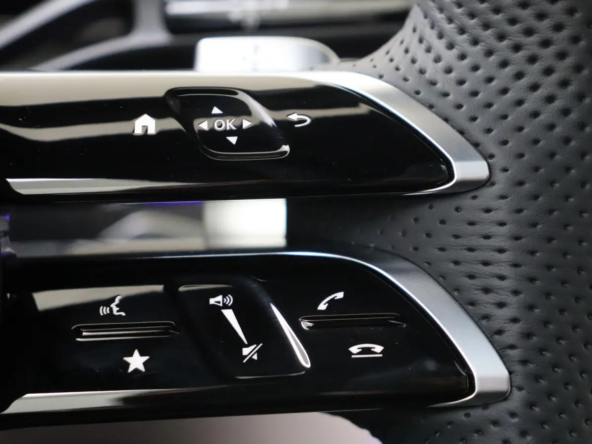 300 e AMG Line / Premium Plus/ Burmester/ Head Up/ Stoelverwarming- & Ventilatie/ Panoramadak/ 19 inch/ Beige interieur