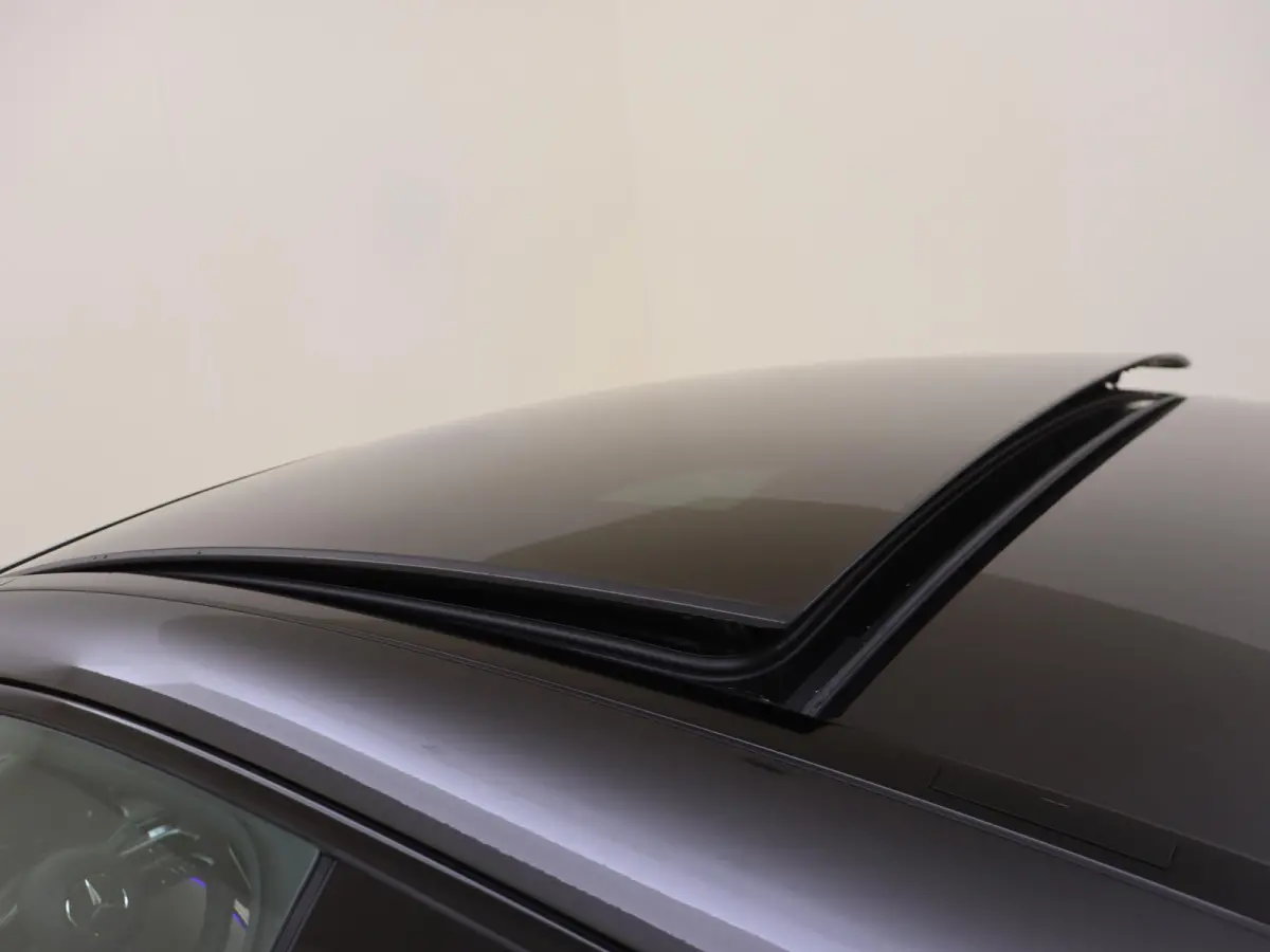 300 e AMG Line / Premium Plus/ Burmester/ Head Up/ Stoelverwarming- & Ventilatie/ Panoramadak/ 19 inch/ Beige interieur