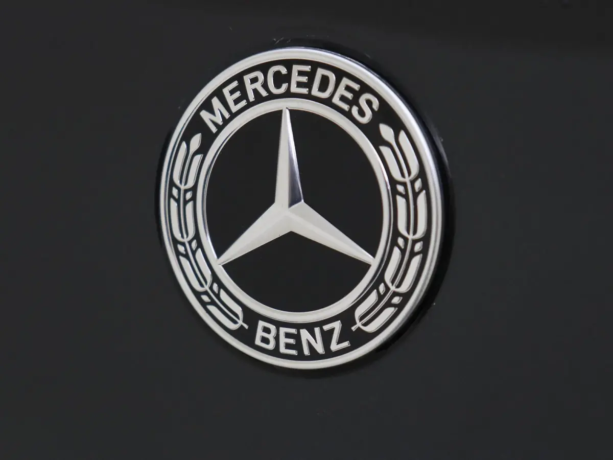 300 e AMG Line / Premium Plus/ Burmester/ Head Up/ Stoelverwarming- & Ventilatie/ Panoramadak/ 19 inch/ Beige interieur
