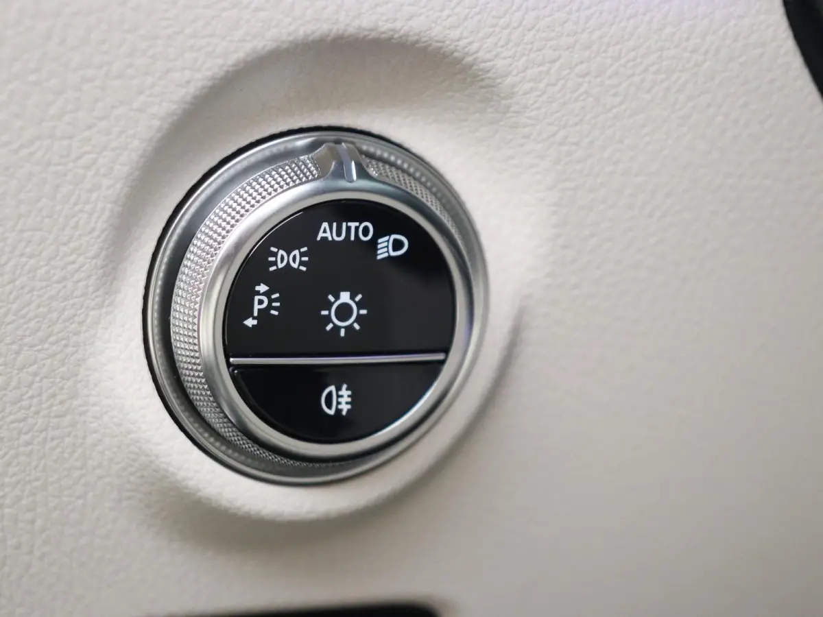 300 e AMG Line / Premium Plus/ Burmester/ Head Up/ Stoelverwarming- & Ventilatie/ Panoramadak/ 19 inch/ Beige interieur