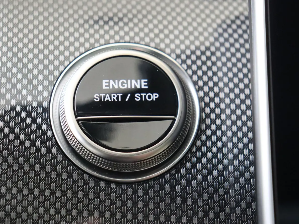 300 e AMG Line / Premium Plus/ Burmester/ Head Up/ Stoelverwarming- & Ventilatie/ Panoramadak/ 19 inch/ Beige interieur