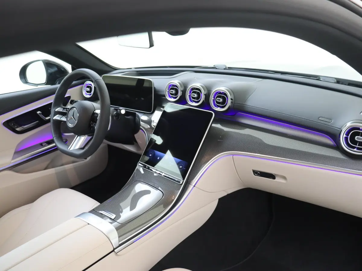 300 e AMG Line / Premium Plus/ Burmester/ Head Up/ Stoelverwarming- & Ventilatie/ Panoramadak/ 19 inch/ Beige interieur