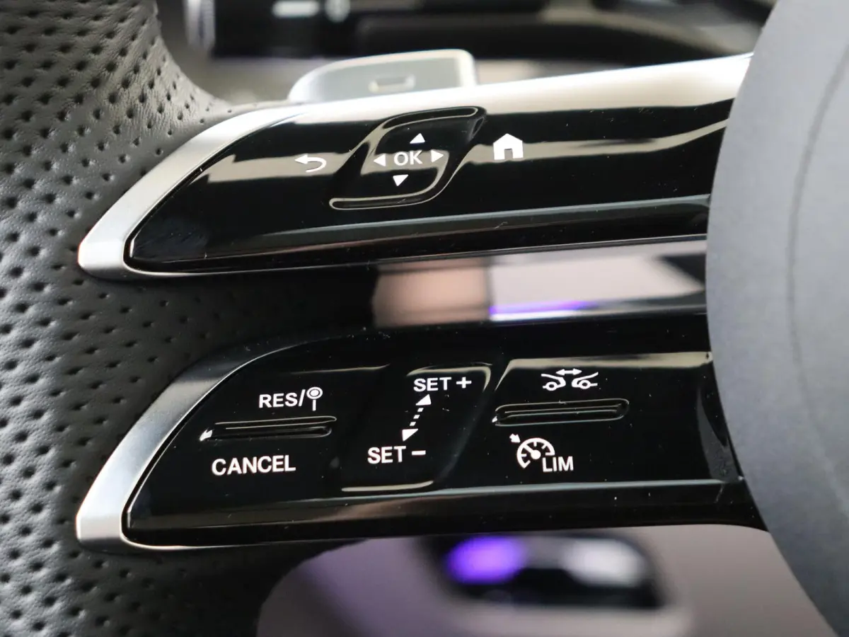 300 e AMG Line / Premium Plus/ Burmester/ Head Up/ Stoelverwarming- & Ventilatie/ Panoramadak/ 19 inch/ Beige interieur