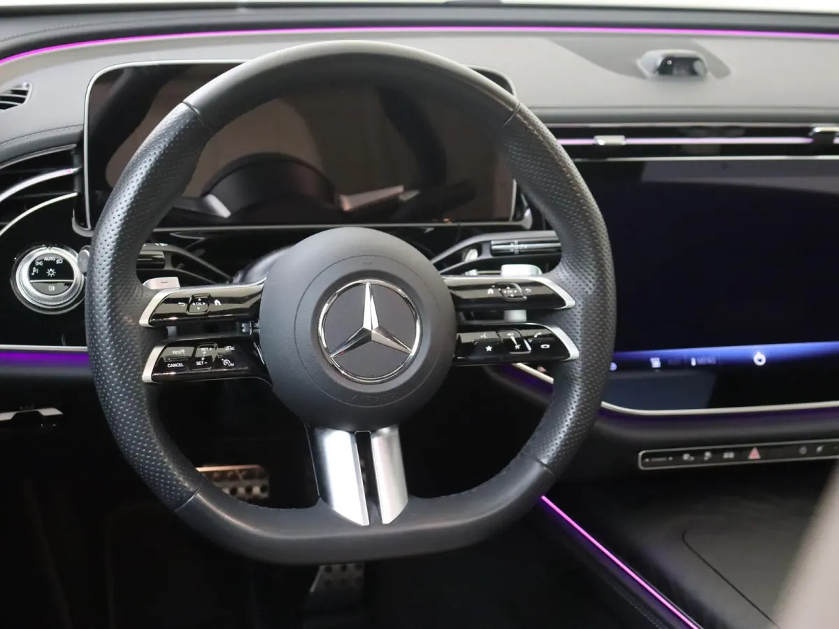 300 e AMG Line / Panoramadak/ 20 inch/ Night/ SUPERSCREEN/ Burmester 4D/ Digital Light/ Beige interieur