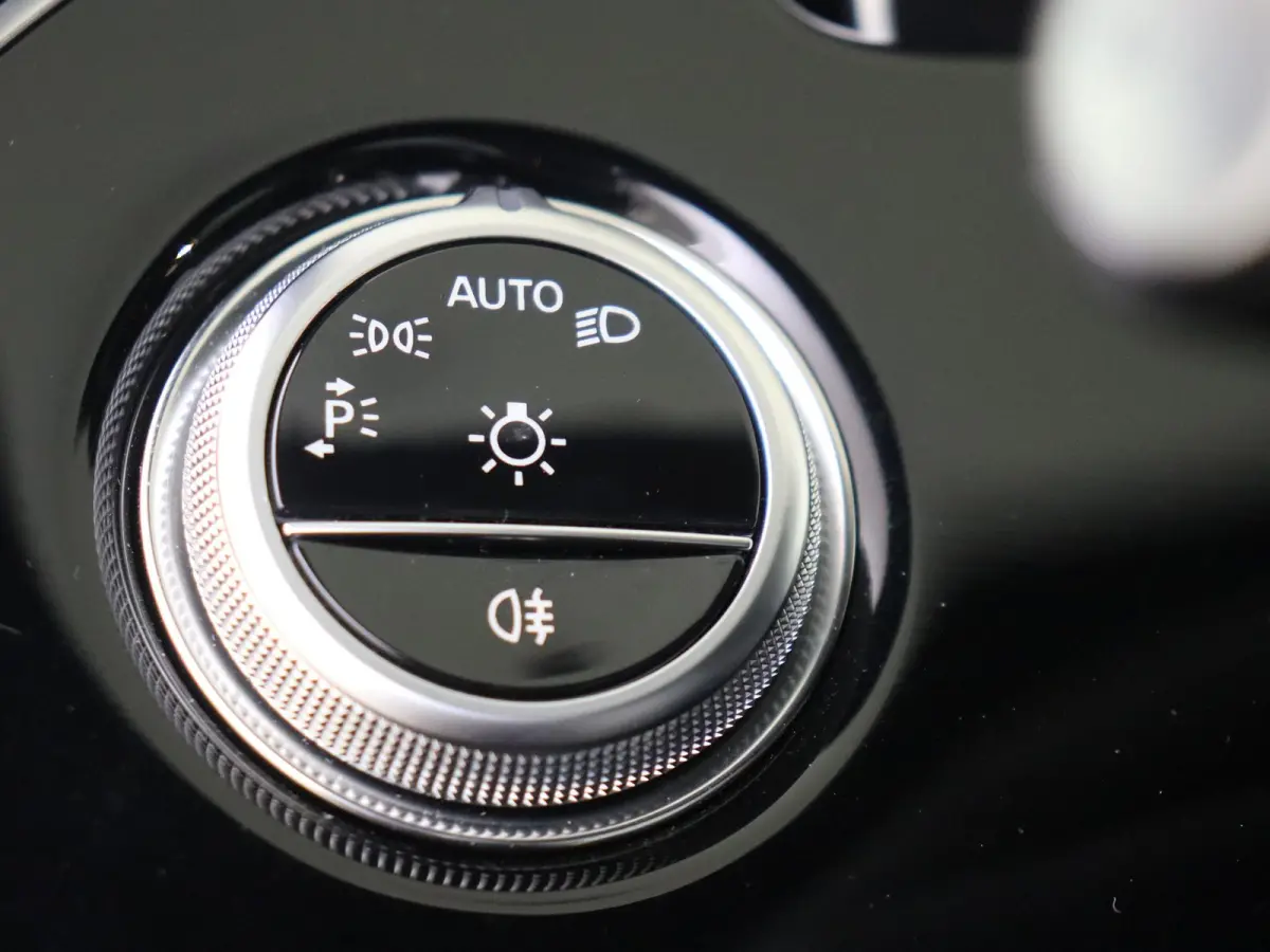 300 e AMG Line / Panoramadak/ 20 inch/ Night/ SUPERSCREEN/ Burmester 4D/ Digital Light/ Beige interieur