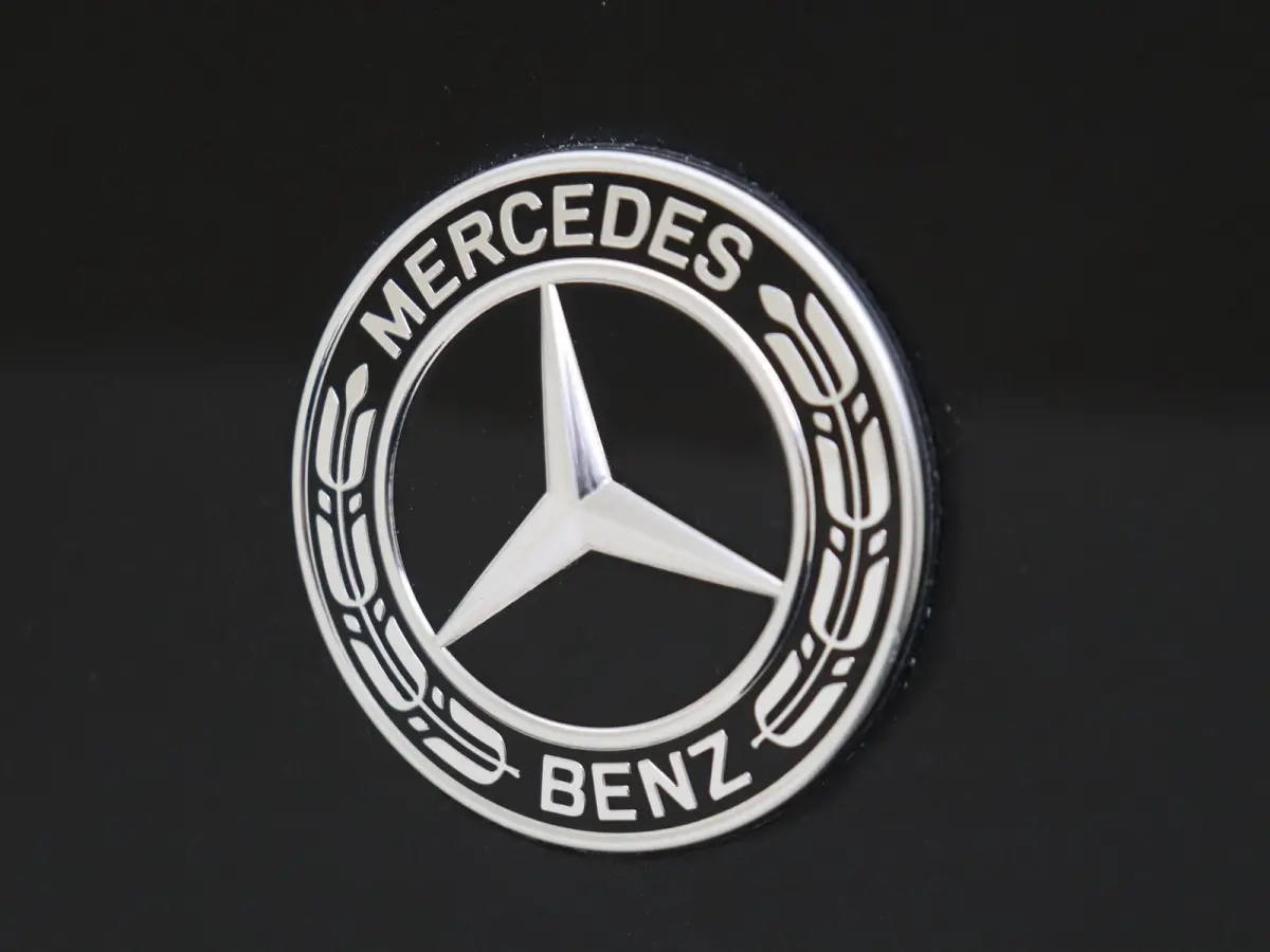 300 e AMG Line / Panoramadak/ 20 inch/ Night/ SUPERSCREEN/ Burmester 4D/ Digital Light/ Beige interieur