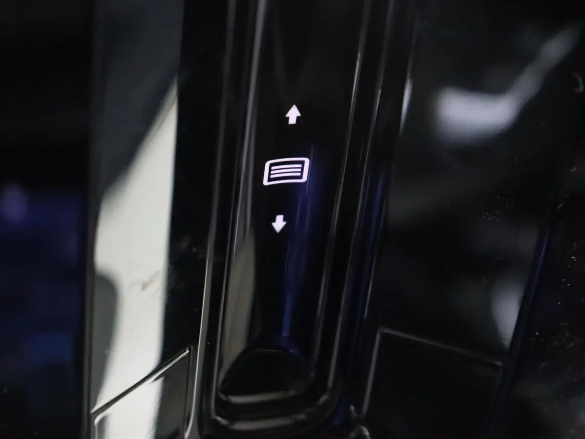 300 e AMG Line / Panoramadak/ 20 inch/ Night/ SUPERSCREEN/ Burmester 4D/ Digital Light/ Beige interieur