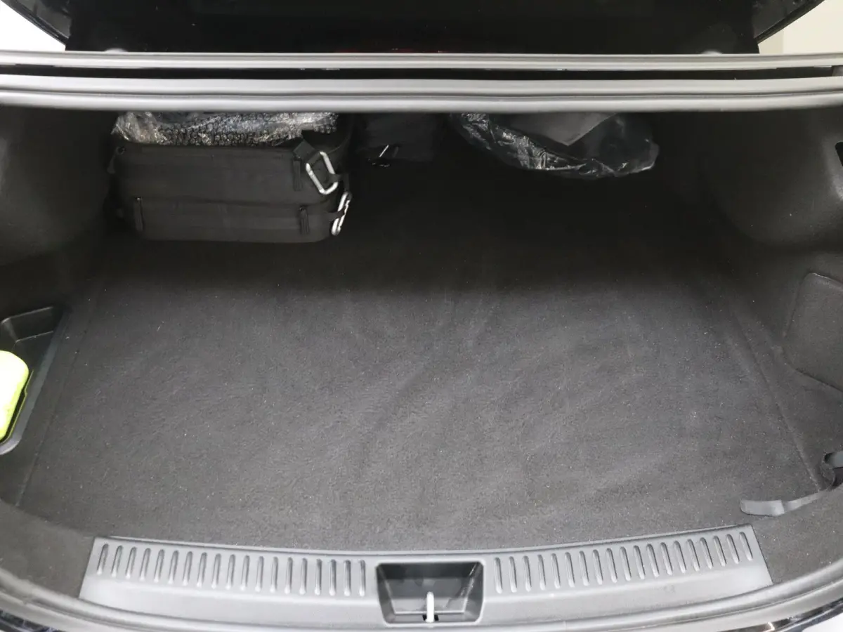 300 e AMG Line / Panoramadak/ 20 inch/ Night/ SUPERSCREEN/ Burmester 4D/ Digital Light/ Beige interieur