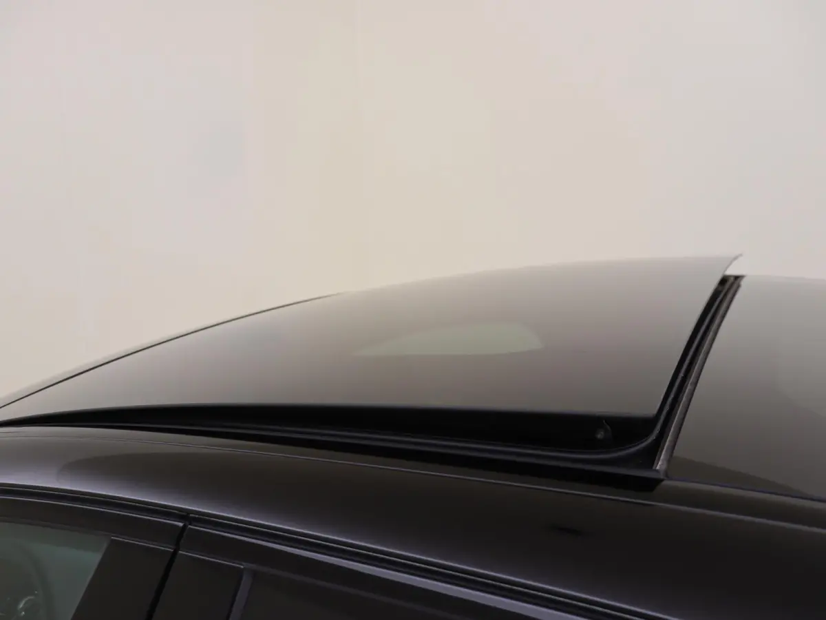 300 e AMG Line / Panoramadak/ 20 inch/ Night/ SUPERSCREEN/ Burmester 4D/ Digital Light/ Beige interieur