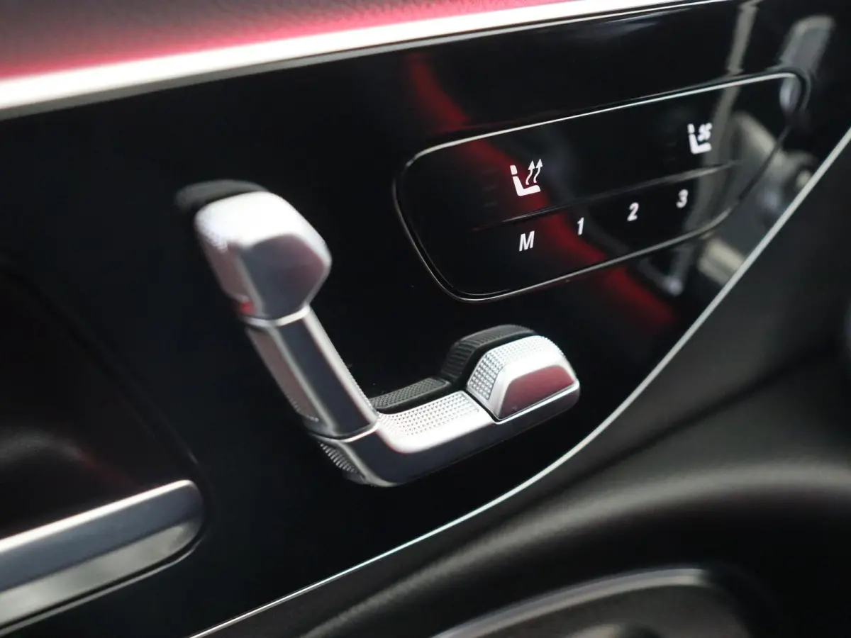 300 e AMG Line / Panoramadak/ SUPERSCREEN/ Burmester 4D/ 360 camera/ Stoelverwarming- & Ventilatie