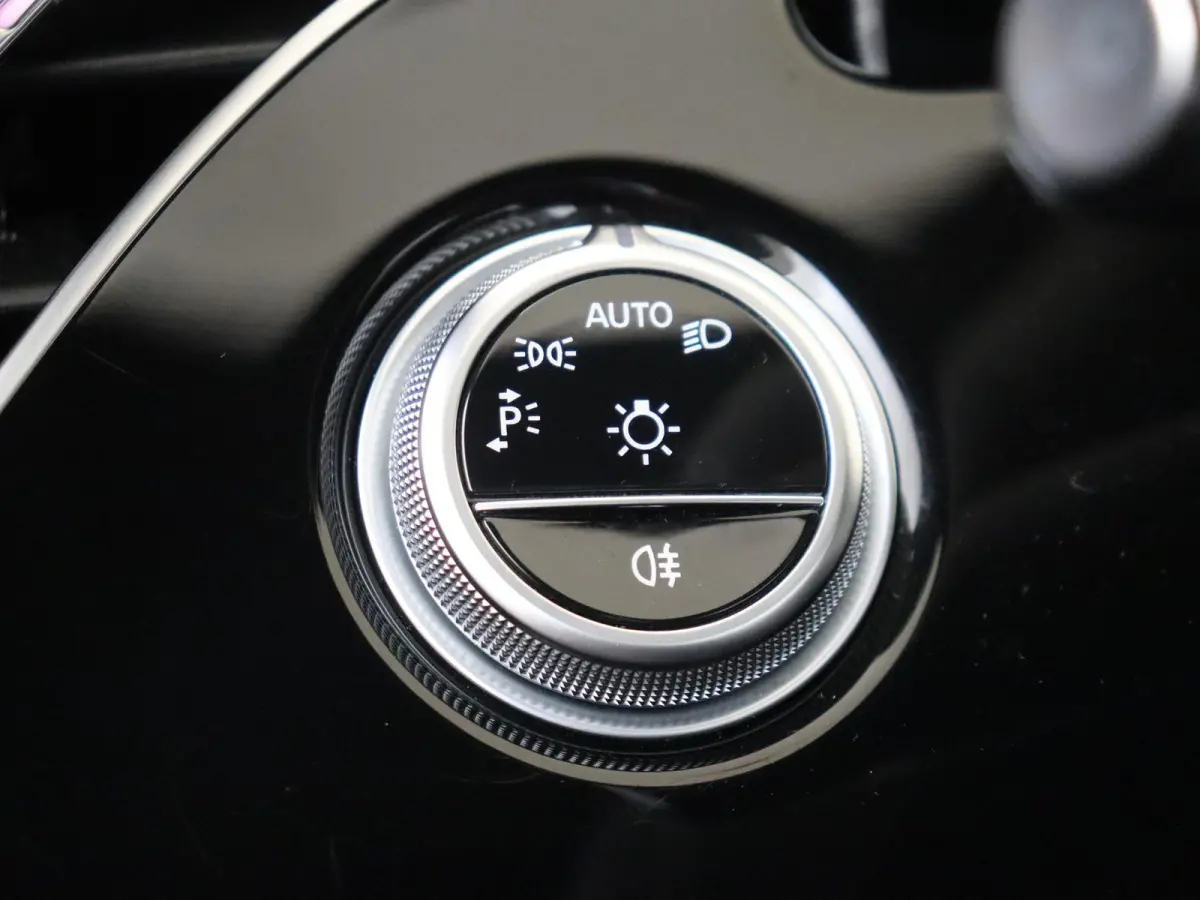 300 e AMG Line / Panoramadak/ SUPERSCREEN/ Burmester 4D/ 360 camera/ Stoelverwarming- & Ventilatie