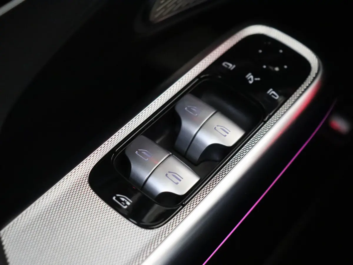 300 e AMG Line / Panoramadak/ SUPERSCREEN/ Burmester 4D/ 360 camera/ Stoelverwarming- & Ventilatie