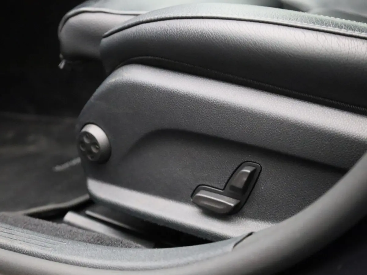 200 AMG Line | ACHTERUITRIJCAMERA | STOELVERWARMING | SFEERVERLICHTING | WIDE SCREEN | ELEKTRISCHE KOFFERKLEP | LEDER | CRUISE CONTROL | CLIMATE CONTROL |