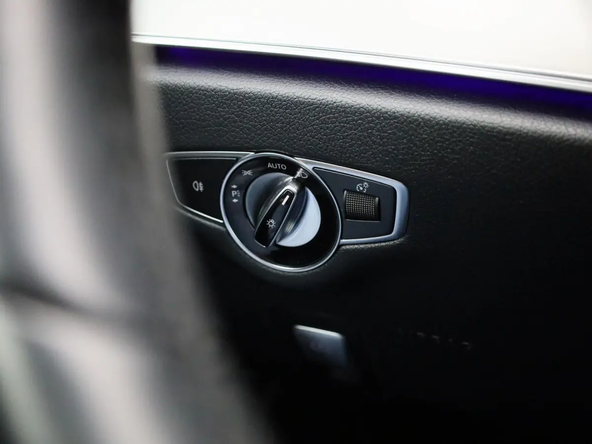 200 AMG Line | ACHTERUITRIJCAMERA | STOELVERWARMING | SFEERVERLICHTING | WIDE SCREEN | ELEKTRISCHE KOFFERKLEP | LEDER | CRUISE CONTROL | CLIMATE CONTROL |