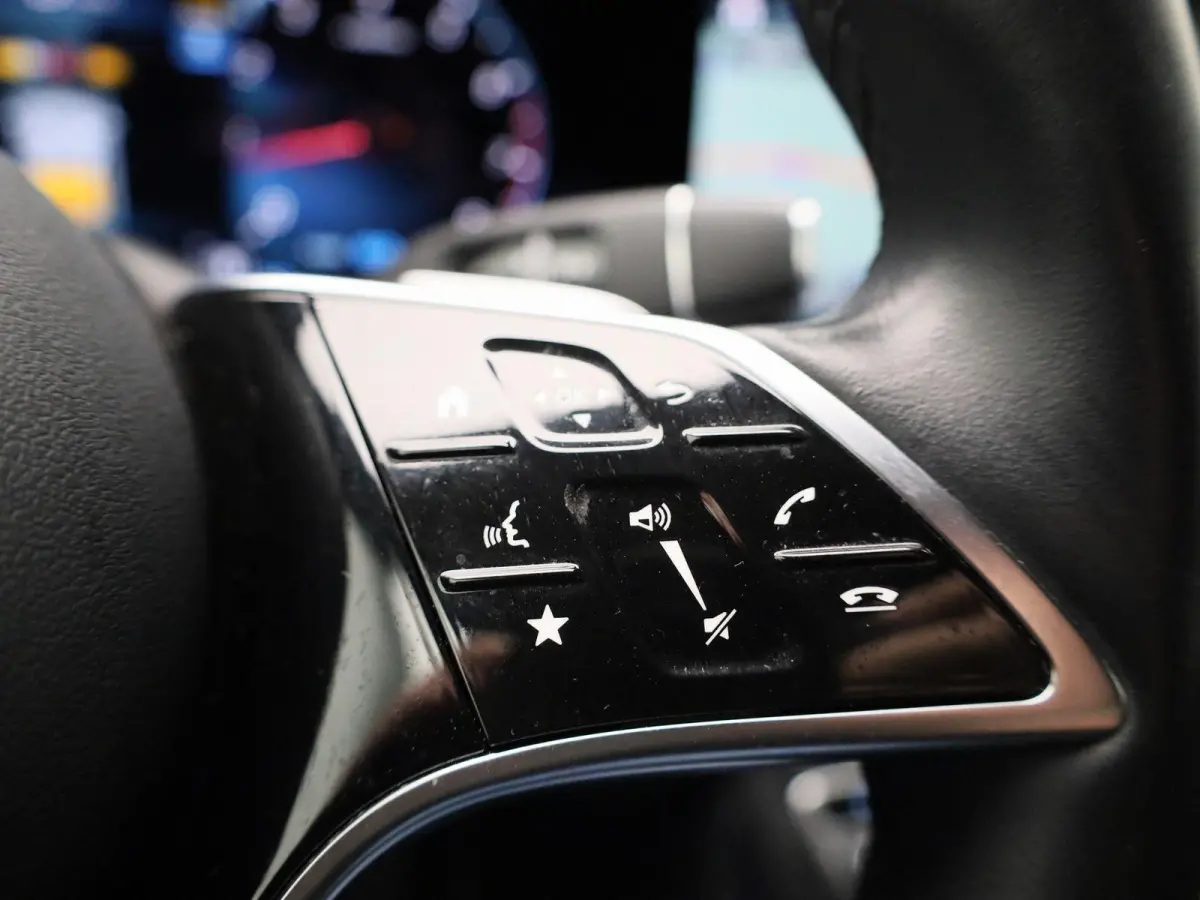 200 AMG Line | ACHTERUITRIJCAMERA | STOELVERWARMING | SFEERVERLICHTING | WIDE SCREEN | ELEKTRISCHE KOFFERKLEP | LEDER | CRUISE CONTROL | CLIMATE CONTROL |