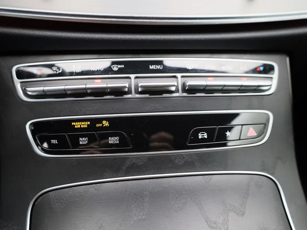 200 AMG Line | ACHTERUITRIJCAMERA | STOELVERWARMING | SFEERVERLICHTING | WIDE SCREEN | ELEKTRISCHE KOFFERKLEP | LEDER | CRUISE CONTROL | CLIMATE CONTROL |