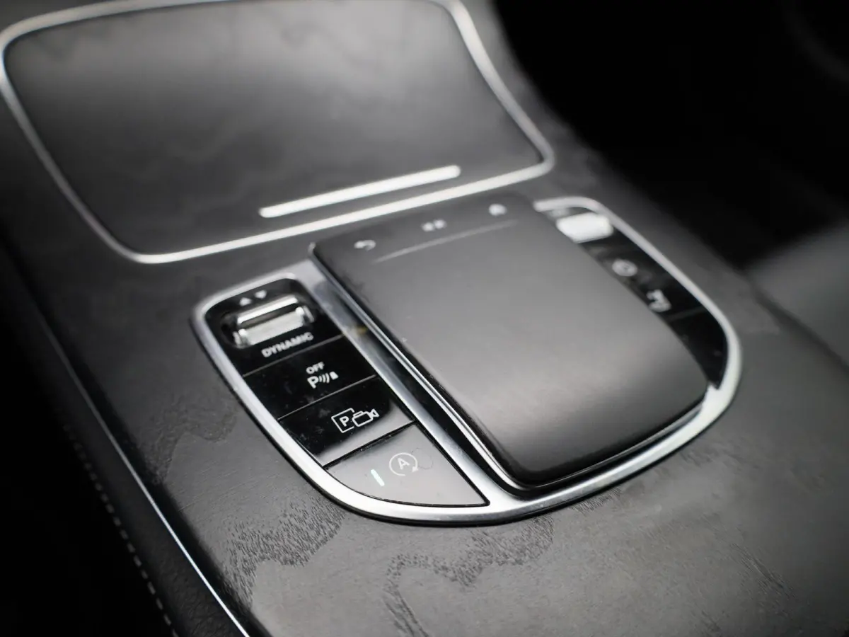200 AMG Line | ACHTERUITRIJCAMERA | STOELVERWARMING | SFEERVERLICHTING | WIDE SCREEN | ELEKTRISCHE KOFFERKLEP | LEDER | CRUISE CONTROL | CLIMATE CONTROL |