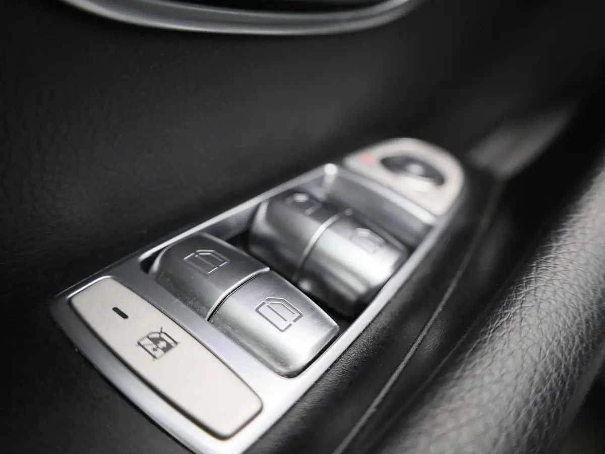 200 AMG Line | ACHTERUITRIJCAMERA | STOELVERWARMING | SFEERVERLICHTING | WIDE SCREEN | ELEKTRISCHE KOFFERKLEP | LEDER | CRUISE CONTROL | CLIMATE CONTROL |