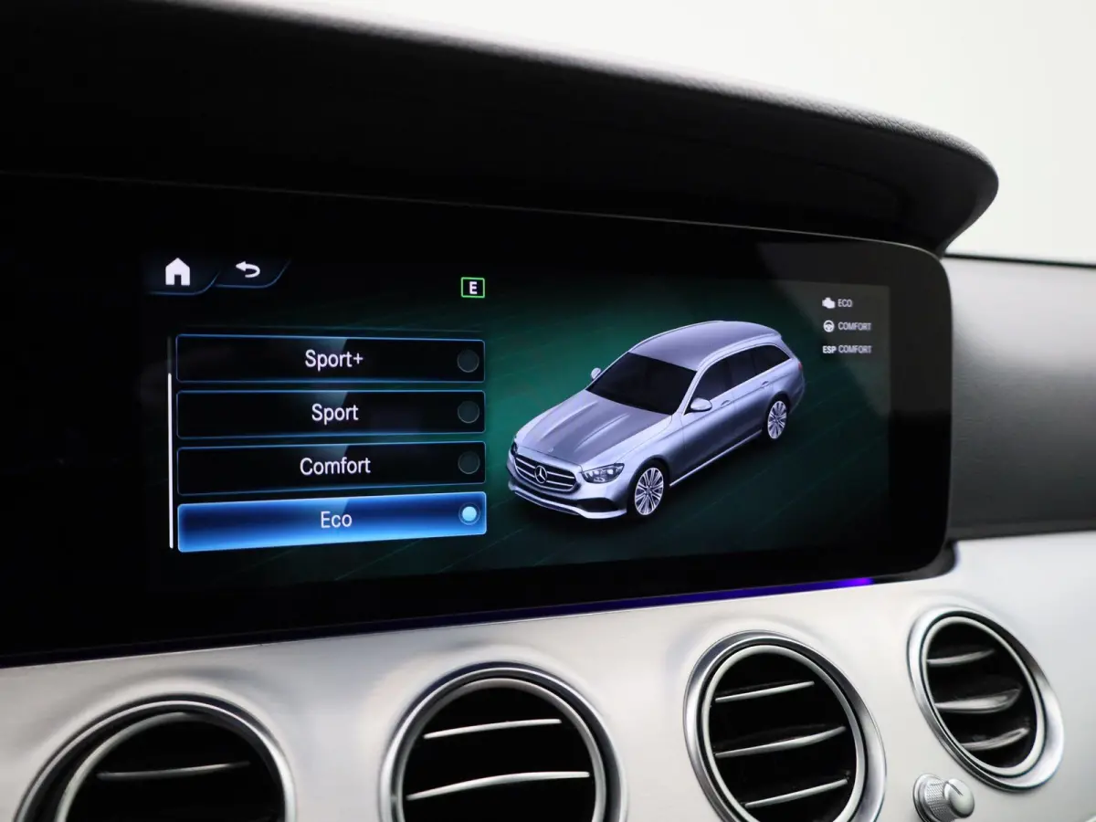 200 AMG Line | ACHTERUITRIJCAMERA | STOELVERWARMING | SFEERVERLICHTING | WIDE SCREEN | ELEKTRISCHE KOFFERKLEP | LEDER | CRUISE CONTROL | CLIMATE CONTROL |
