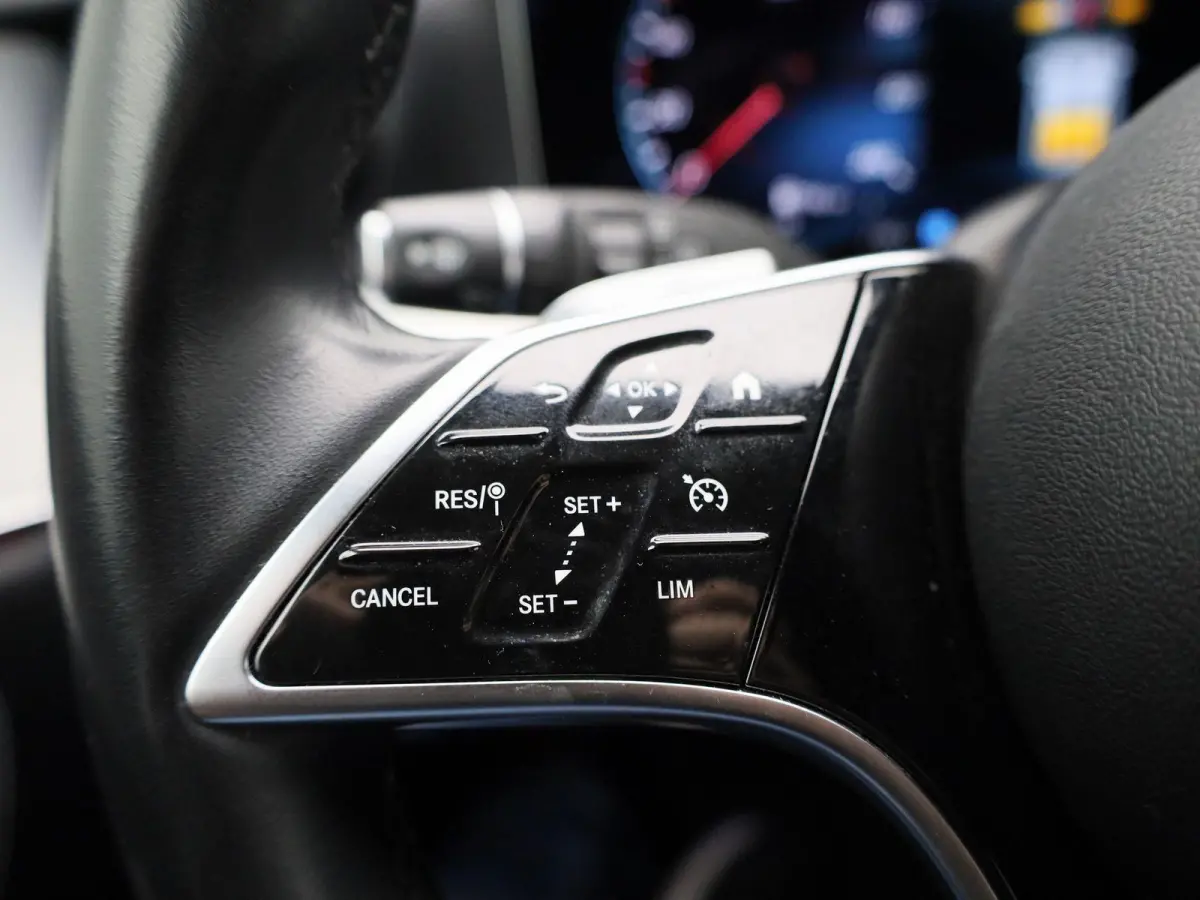 200 AMG Line | ACHTERUITRIJCAMERA | STOELVERWARMING | SFEERVERLICHTING | WIDE SCREEN | ELEKTRISCHE KOFFERKLEP | LEDER | CRUISE CONTROL | CLIMATE CONTROL |