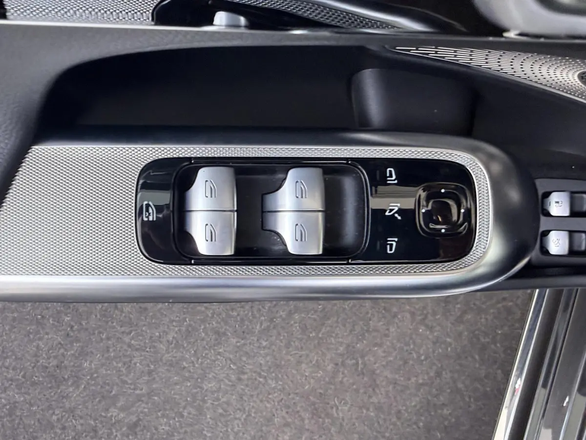 300 e Sport Edition / Panoramadak/ SUPERSCREEN/ 20 inch/ Burmester 4D/