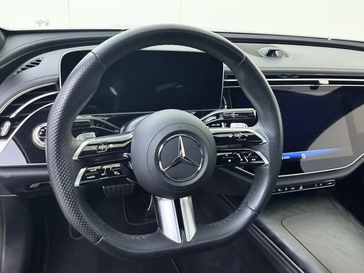 300 e Sport Edition / Panoramadak/ SUPERSCREEN/ 20 inch/ Burmester 4D/