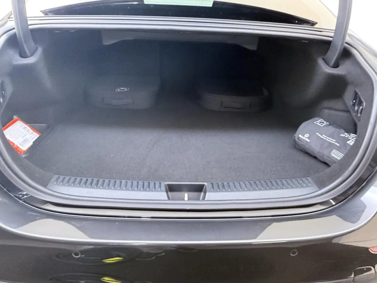 300 e Sport Edition / Panoramadak/ SUPERSCREEN/ 20 inch/ Burmester 4D/