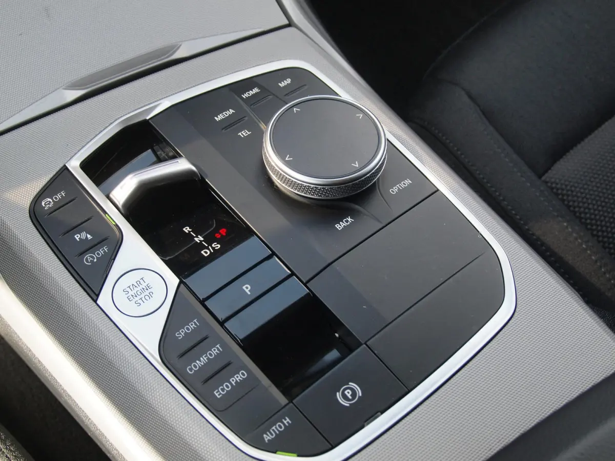 318i | Virtual Cockpit | Facelift Model | Apple Carplay | 19 Inch | NL-Auto |
