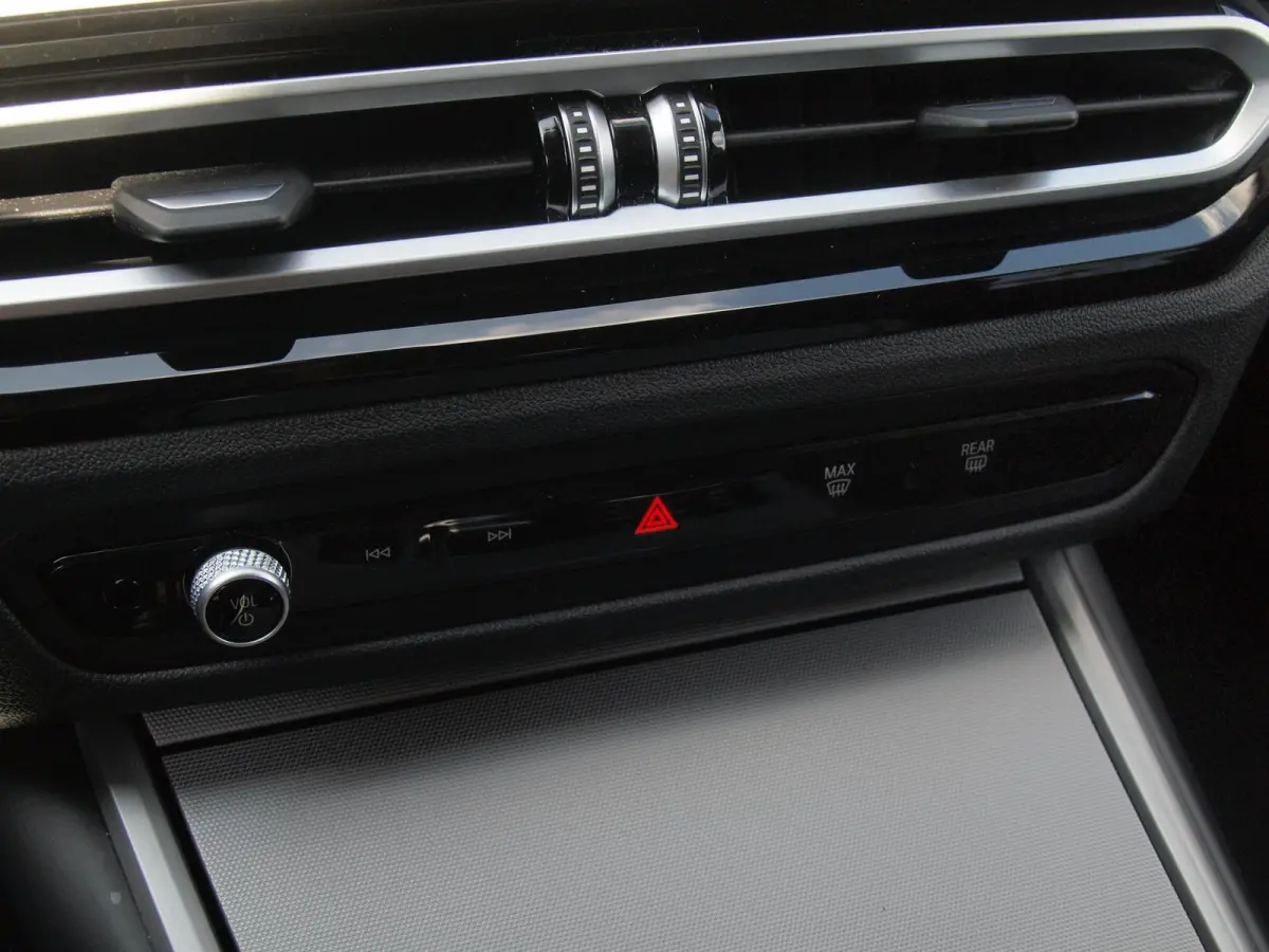318i | Virtual Cockpit | Facelift Model | Apple Carplay | 19 Inch | NL-Auto |