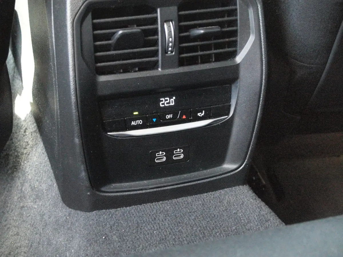 318i | Virtual Cockpit | Facelift Model | Apple Carplay | 19 Inch | NL-Auto |