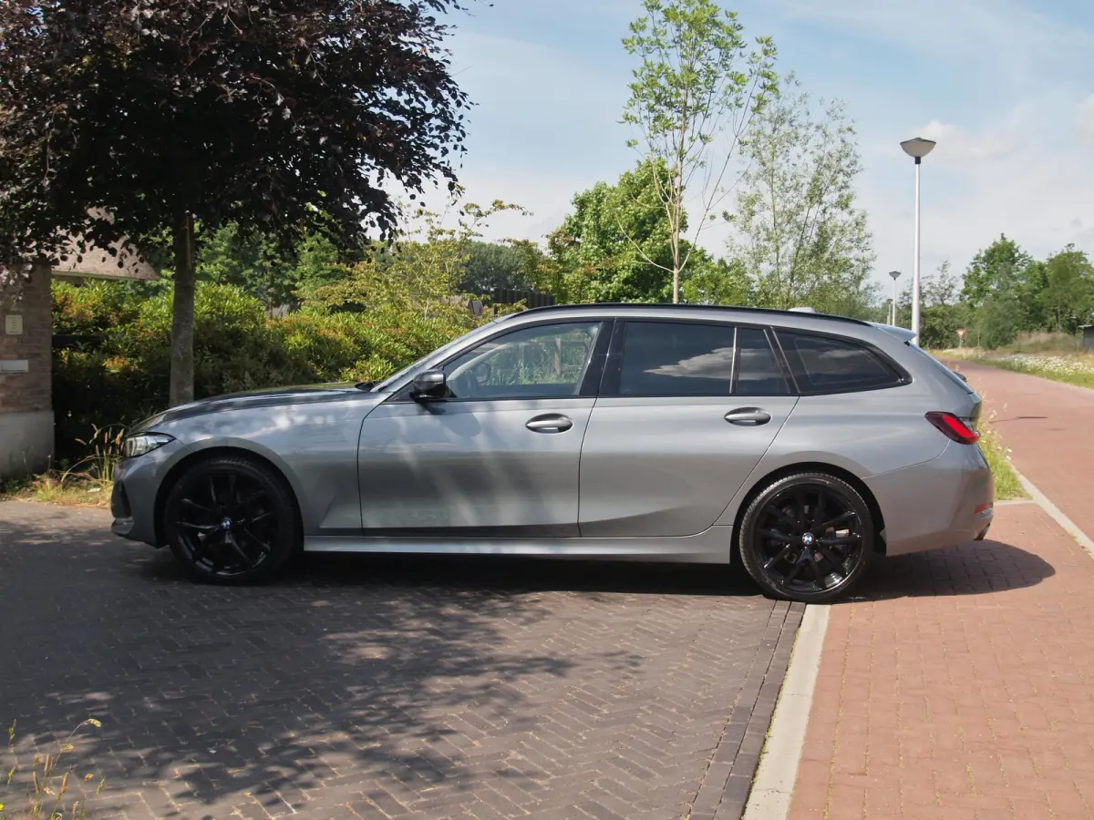318i | Virtual Cockpit | Facelift Model | Apple Carplay | 19 Inch | NL-Auto |