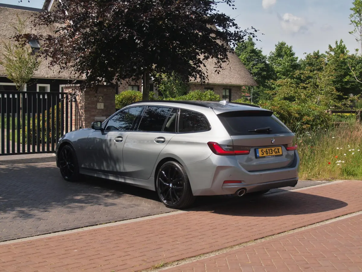 318i | Virtual Cockpit | Facelift Model | Apple Carplay | 19 Inch | NL-Auto |