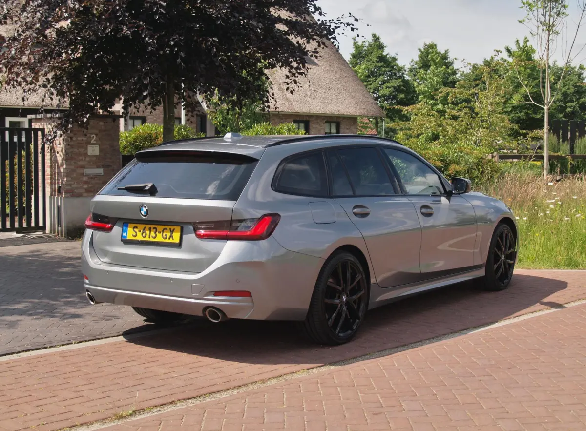 318i | Virtual Cockpit | Facelift Model | Apple Carplay | 19 Inch | NL-Auto |