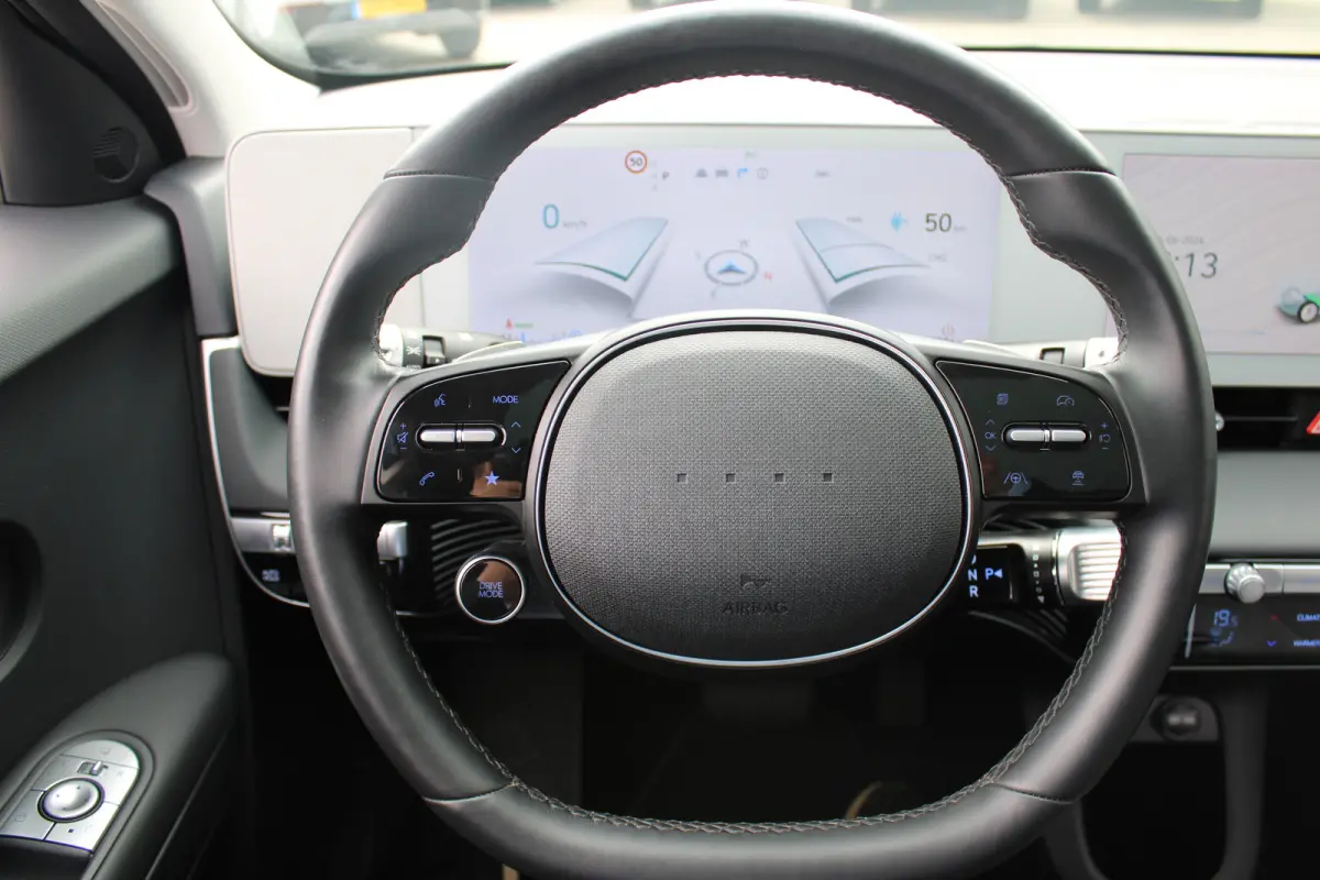 Connect 77.4 kWh | Panoramadak | | Achteruitrijcamera | Airco (automatisch) | Apple Carplay/Android Auto|telefoonintegratie premium