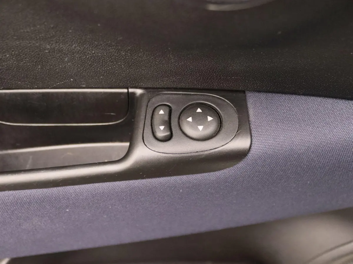 1.0 Hybrid Club | Apple Carplay/Android Auto | Cruise Control | Lichtmetalen Velgen | Airconditioning |