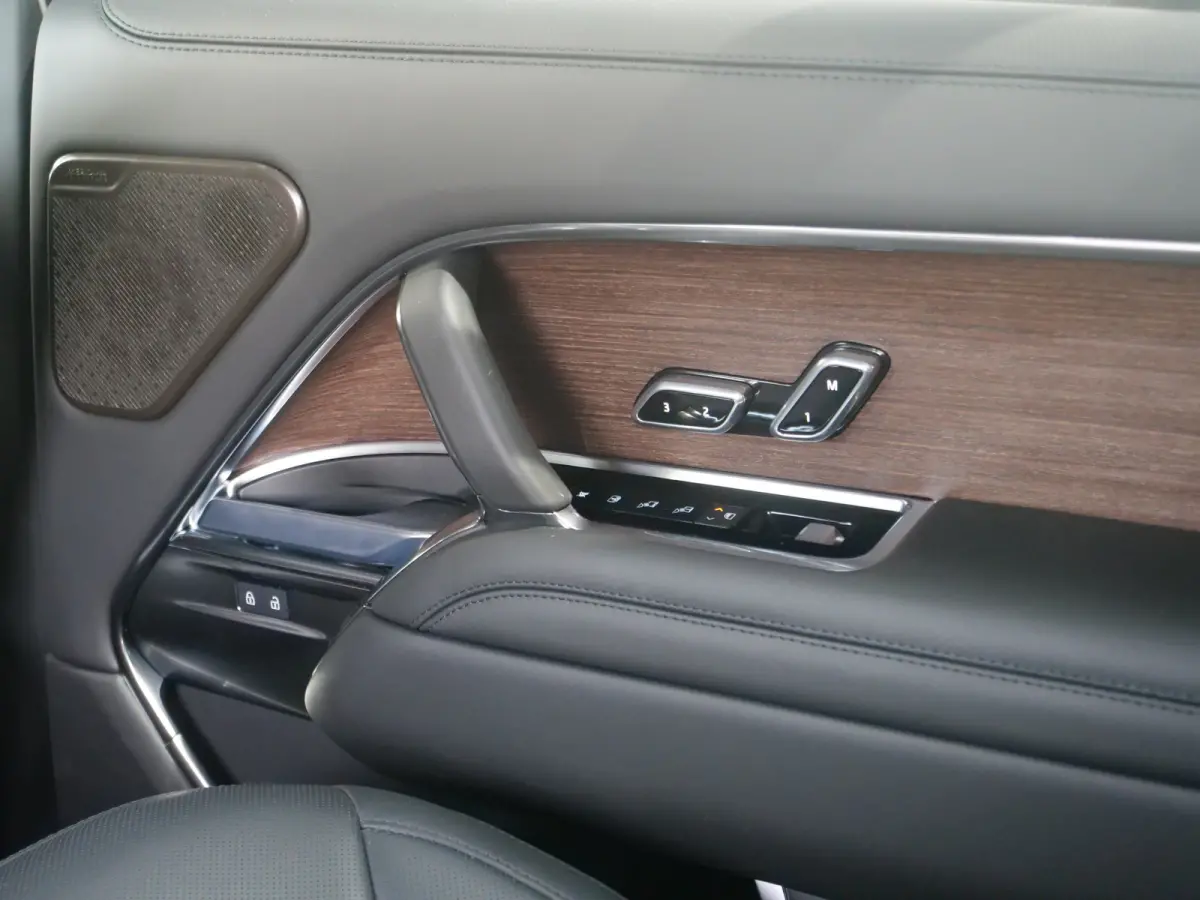 3.0 P550e Autobiography | head-up | panorama | massage..