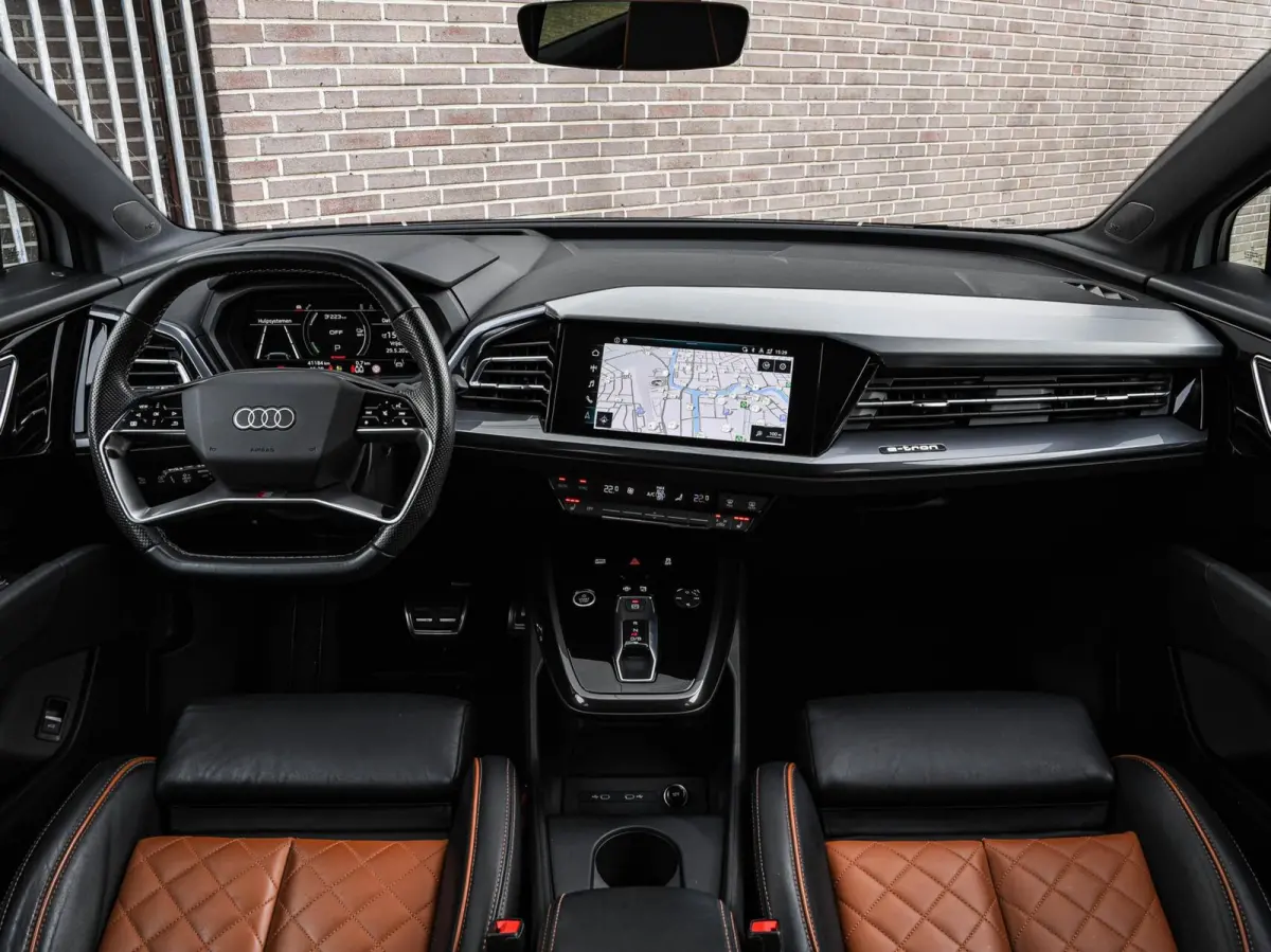 40 Launch edition S Competition 77 kWh | Trekhaak | HUD | Warmtepomp | ACC | Matrix LED | Leder | Keyless | Camera | Sonos audio | 20" | Dealeronderhouden