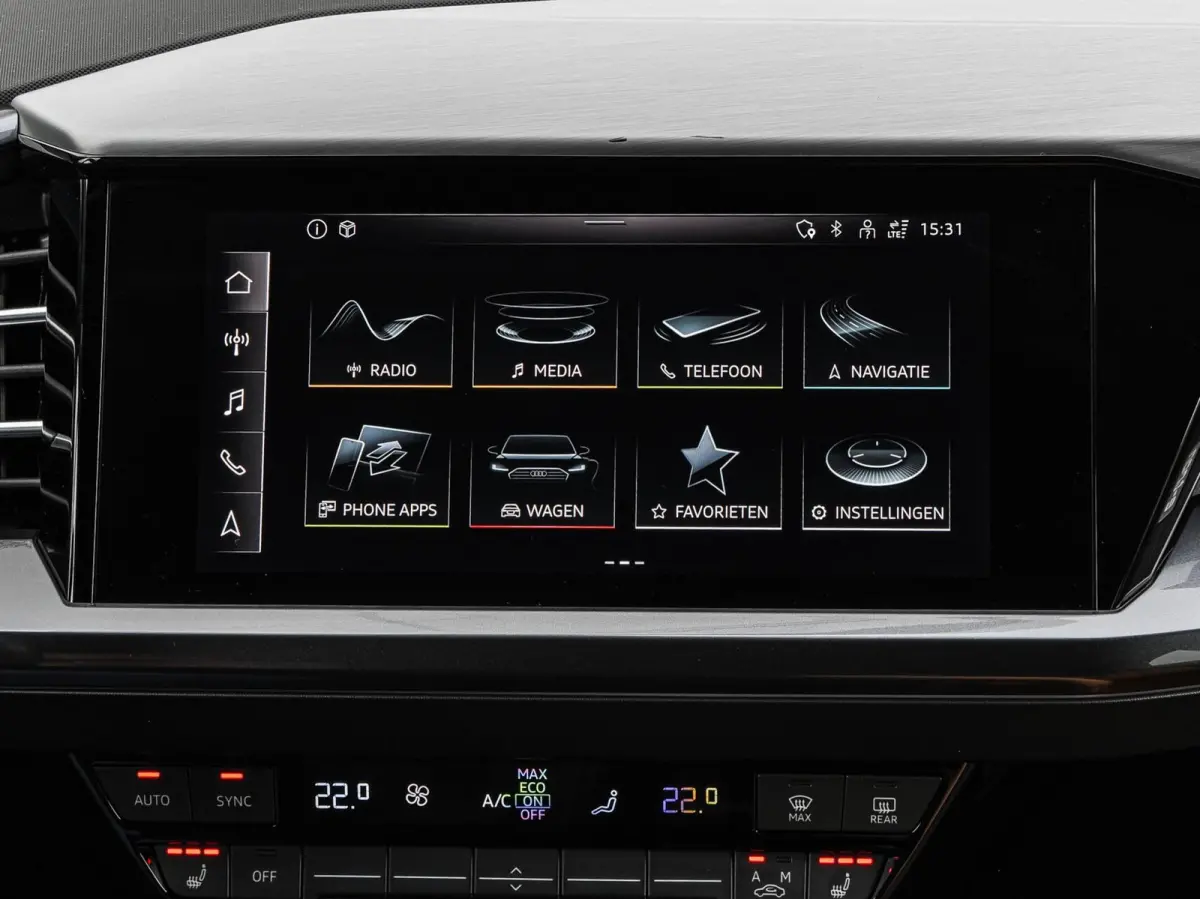 40 Launch edition S Competition 77 kWh | Trekhaak | HUD | Warmtepomp | ACC | Matrix LED | Leder | Keyless | Camera | Sonos audio | 20" | Dealeronderhouden