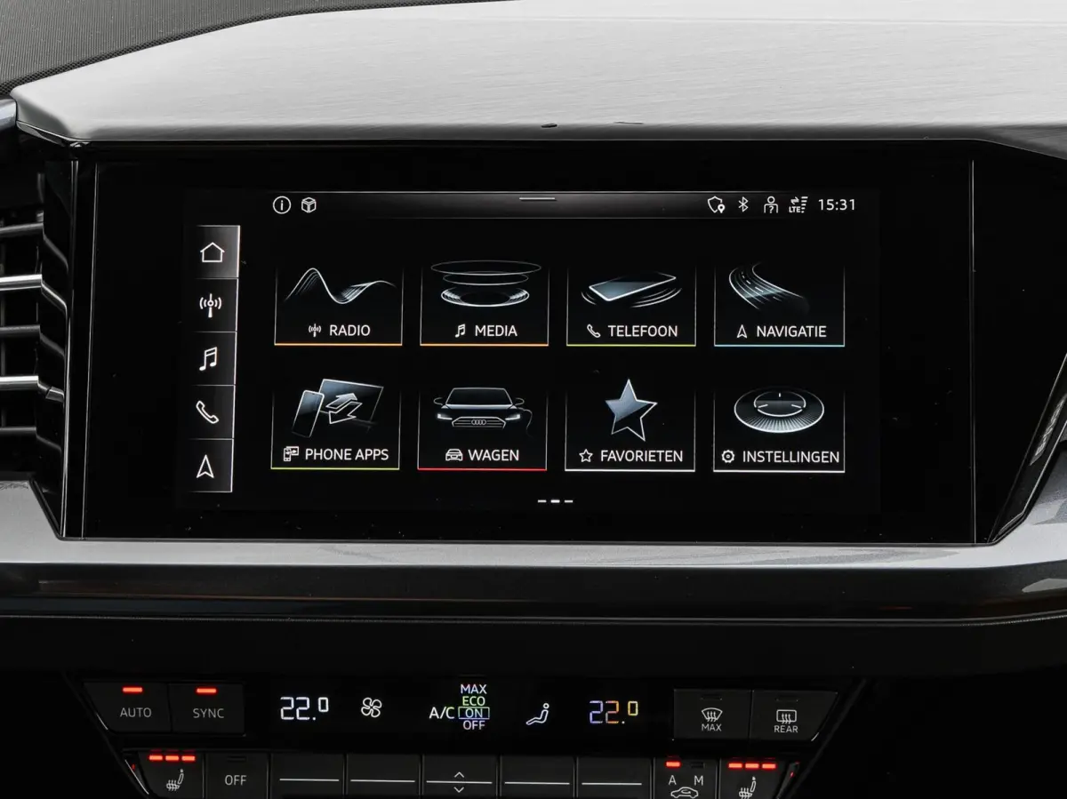 40 Launch edition S Competition 77 kWh | Trekhaak | HUD | Warmtepomp | ACC | Matrix LED | Leder | Keyless | Camera | Sonos audio | 20" | Dealeronderhouden