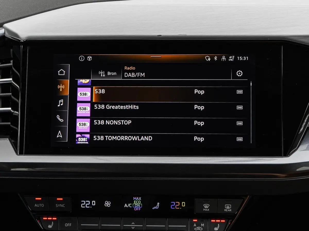 40 Launch edition S Competition 77 kWh | Trekhaak | HUD | Warmtepomp | ACC | Matrix LED | Leder | Keyless | Camera | Sonos audio | 20" | Dealeronderhouden