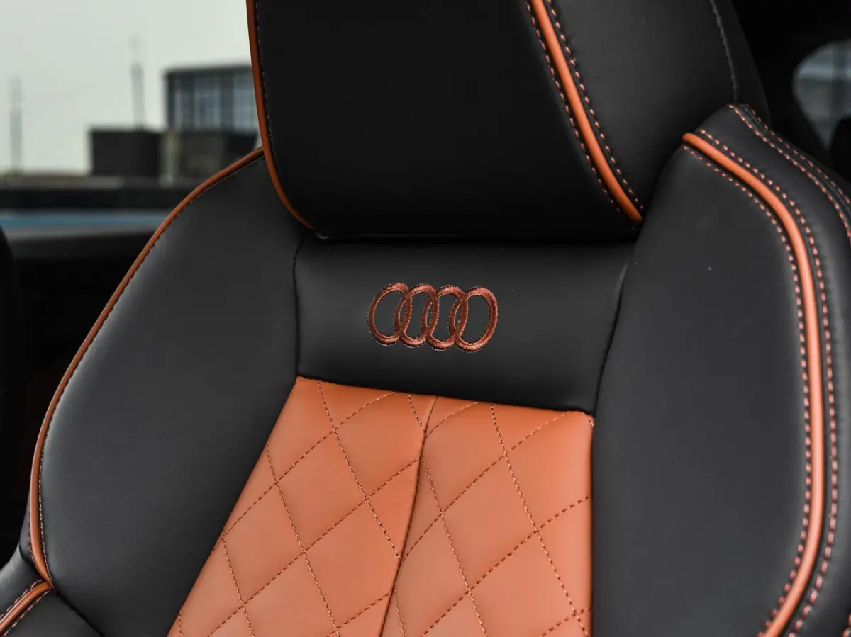 40 Launch edition S Competition 77 kWh | Trekhaak | HUD | Warmtepomp | ACC | Matrix LED | Leder | Keyless | Camera | Sonos audio | 20" | Dealeronderhouden