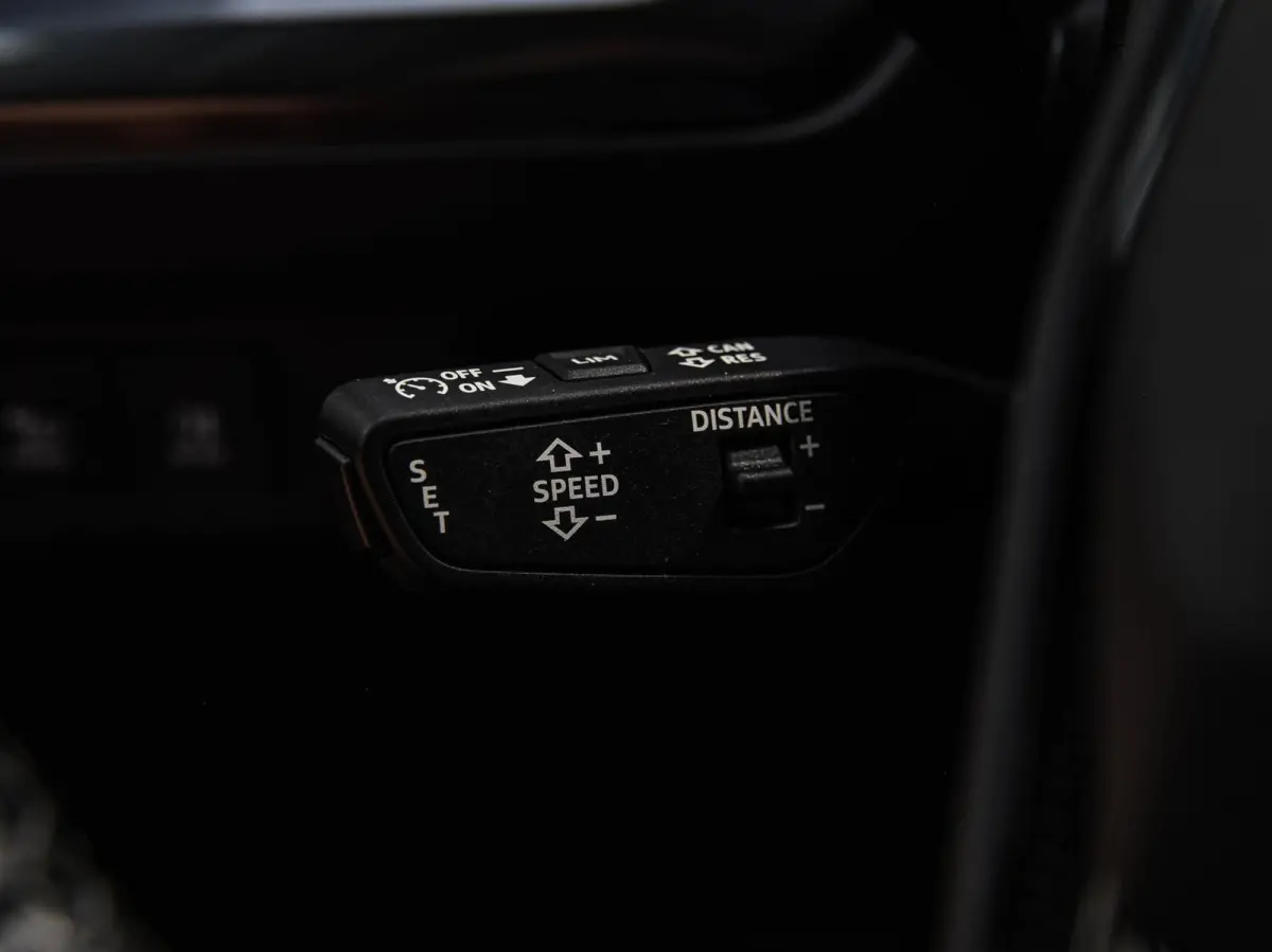 40 Launch edition S Competition 77 kWh | Trekhaak | HUD | Warmtepomp | ACC | Matrix LED | Leder | Keyless | Camera | Sonos audio | 20" | Dealeronderhouden
