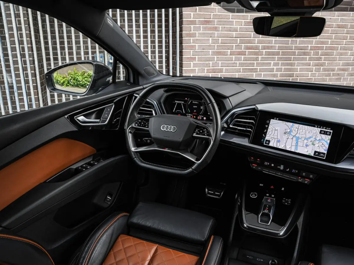 40 Launch edition S Competition 77 kWh | Trekhaak | HUD | Warmtepomp | ACC | Matrix LED | Leder | Keyless | Camera | Sonos audio | 20" | Dealeronderhouden