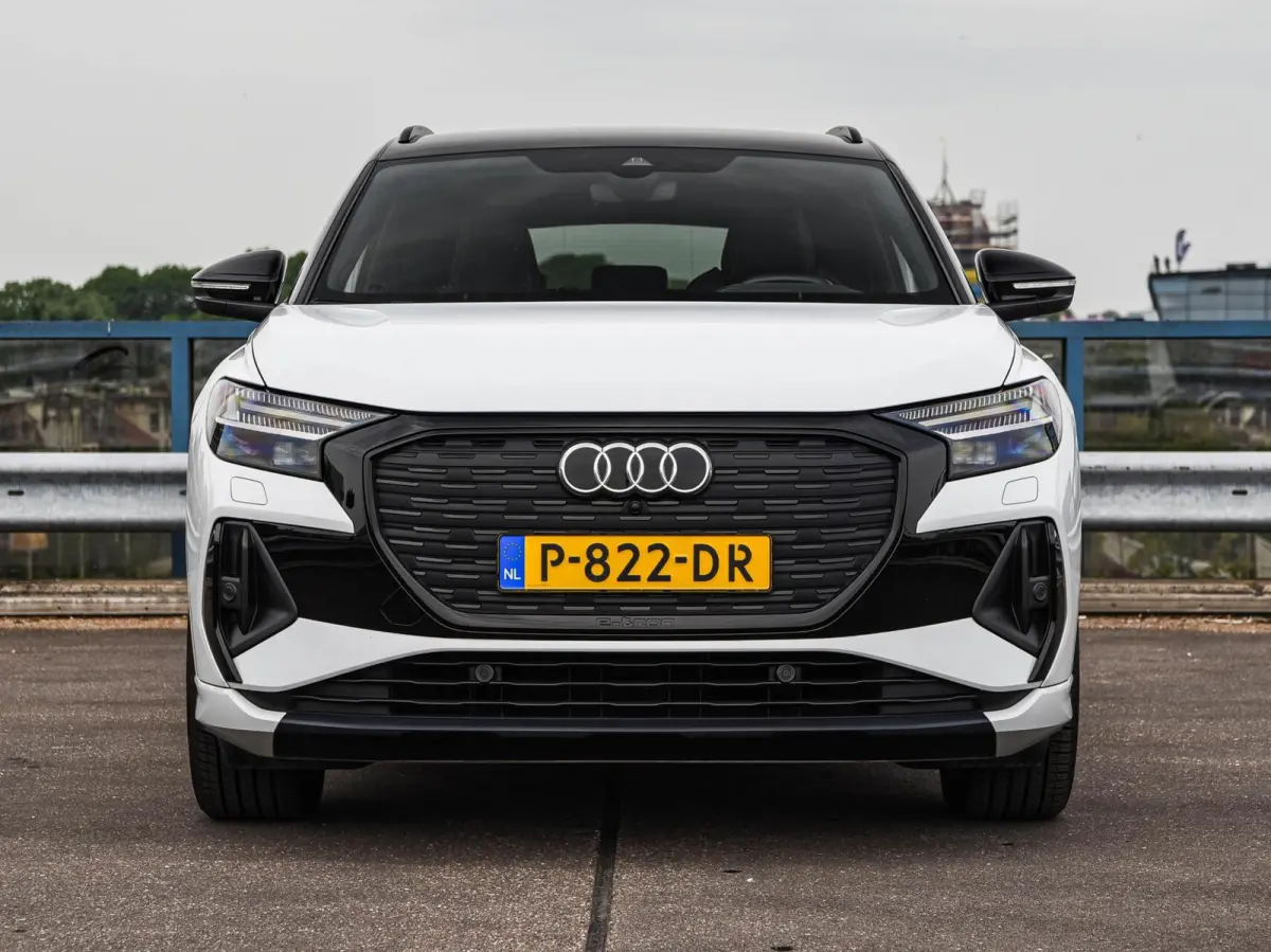 40 Launch edition S Competition 77 kWh | Trekhaak | HUD | Warmtepomp | ACC | Matrix LED | Leder | Keyless | Camera | Sonos audio | 20" | Dealeronderhouden