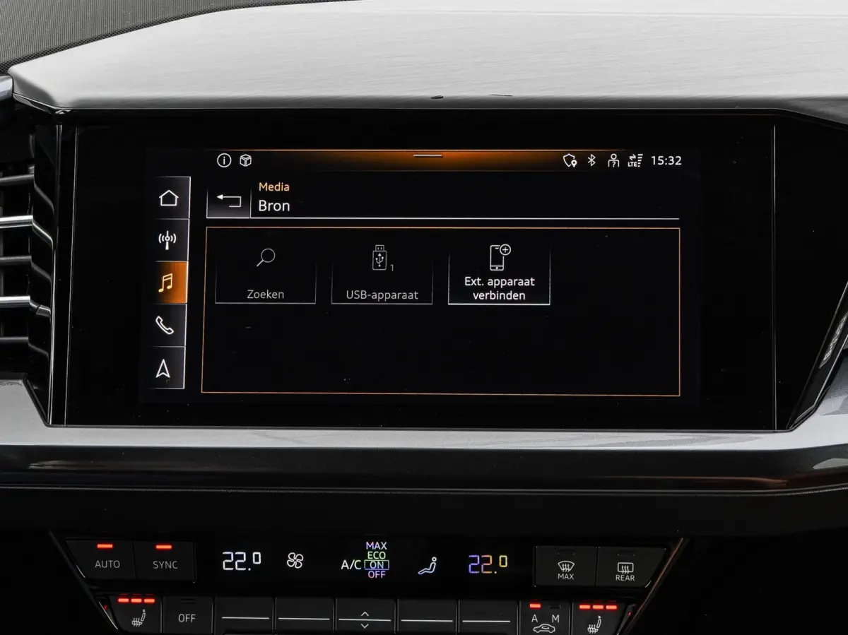 40 Launch edition S Competition 77 kWh | Trekhaak | HUD | Warmtepomp | ACC | Matrix LED | Leder | Keyless | Camera | Sonos audio | 20" | Dealeronderhouden