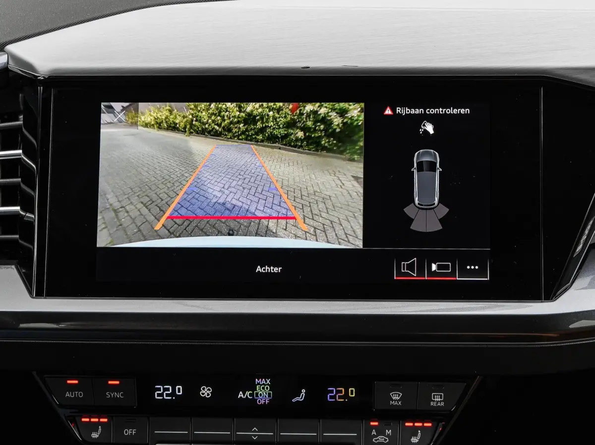 40 Launch edition S Competition 77 kWh | Trekhaak | HUD | Warmtepomp | ACC | Matrix LED | Leder | Keyless | Camera | Sonos audio | 20" | Dealeronderhouden