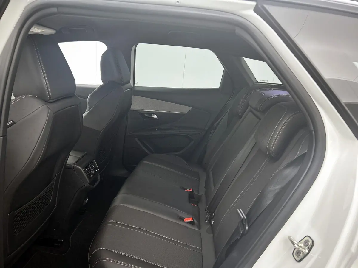 1.2 130pk GT Automaat | Elektrische Klep | Navigatie | Camera Voor + Achter | Keyless Entry/Start | 19"LMV | Full-LED | Stoelverwarming |