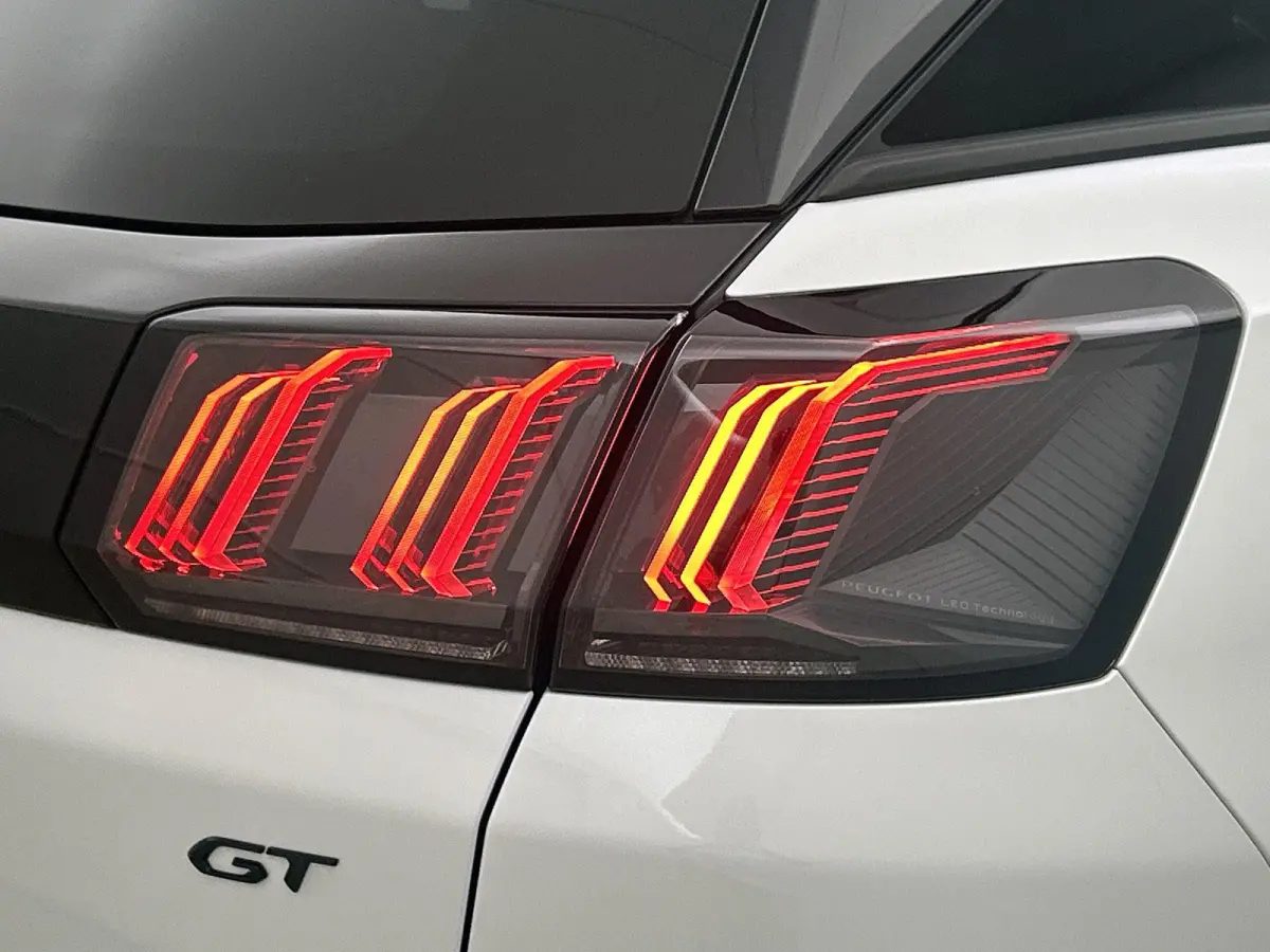 1.2 130pk GT Automaat | Elektrische Klep | Navigatie | Camera Voor + Achter | Keyless Entry/Start | 19"LMV | Full-LED | Stoelverwarming |